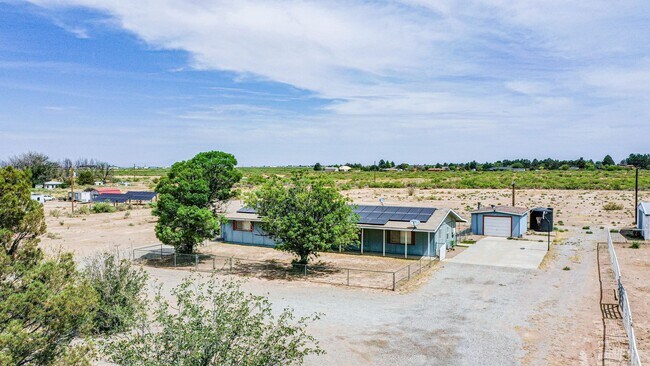 4 Bedroom 3 Bathroom Home Horse Property - 4 Bedroom 3 Bathroom Home Horse Property