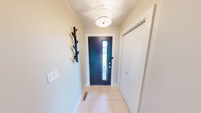 Photo - 12605-1102A 102A St