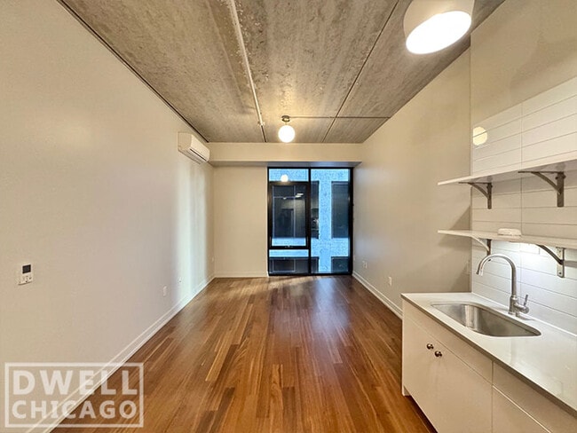 Photo - 152 W Huron St