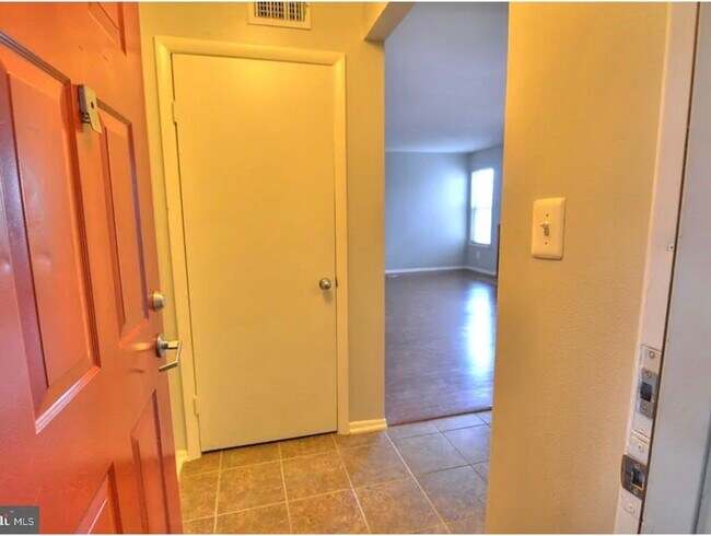Photo - 1707 Ascot Way Unidad E