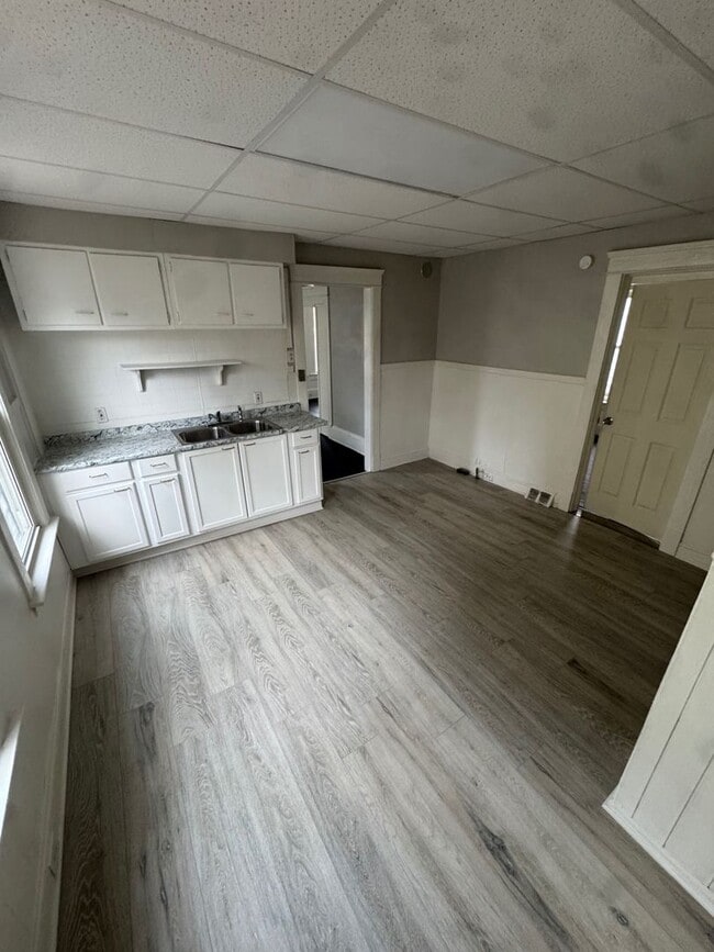 Photo - 692 E 128th St Unidad Down