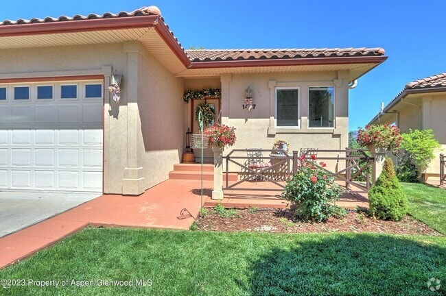 Building Photo - Townhome in Rifle!