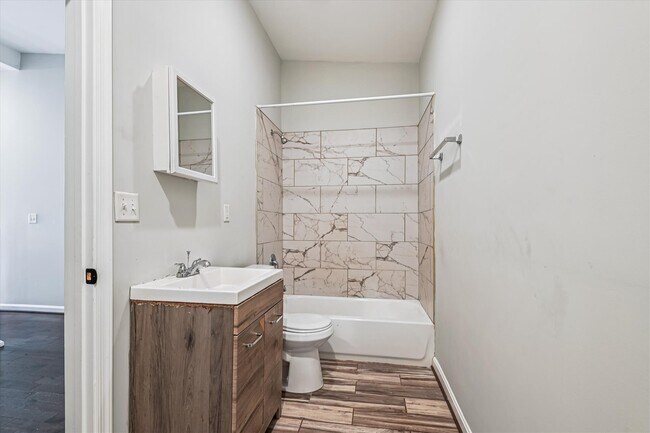 Photo - 1324 W Lombard St