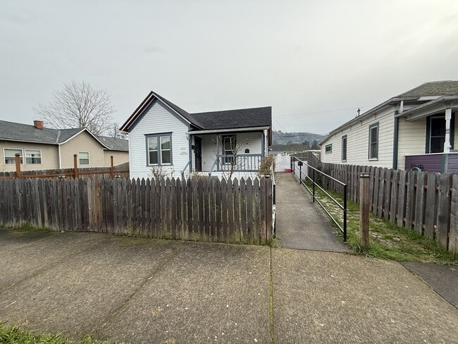 Photo - 1321 SE Mill St