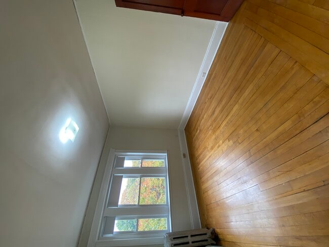Building Photo - 1824 Beacon St Unit 8 Rental