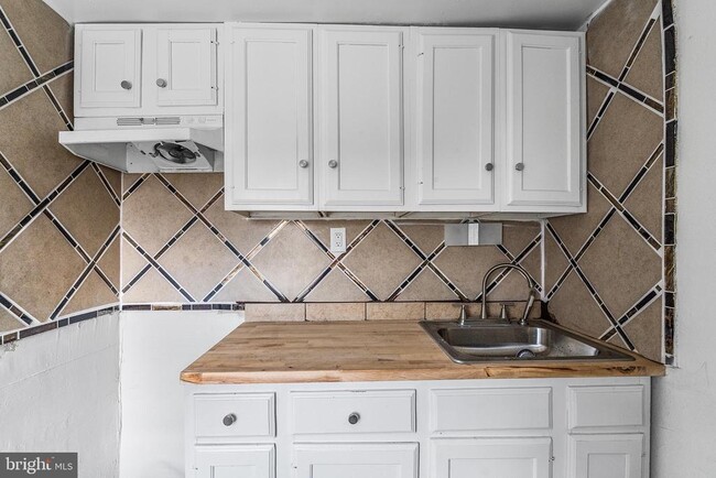 Building Photo - 4908 Germantown Ave Unit 5