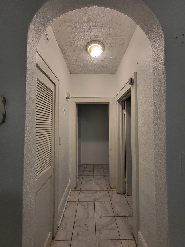 Photo - 4304-4306 Springfield Blvd Unidad 4304