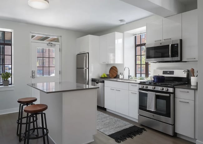 Photo - 1998 W Diversey Pkwy