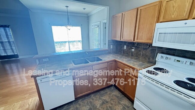Photo - 4625 Burbank Dr Unit Apt 507