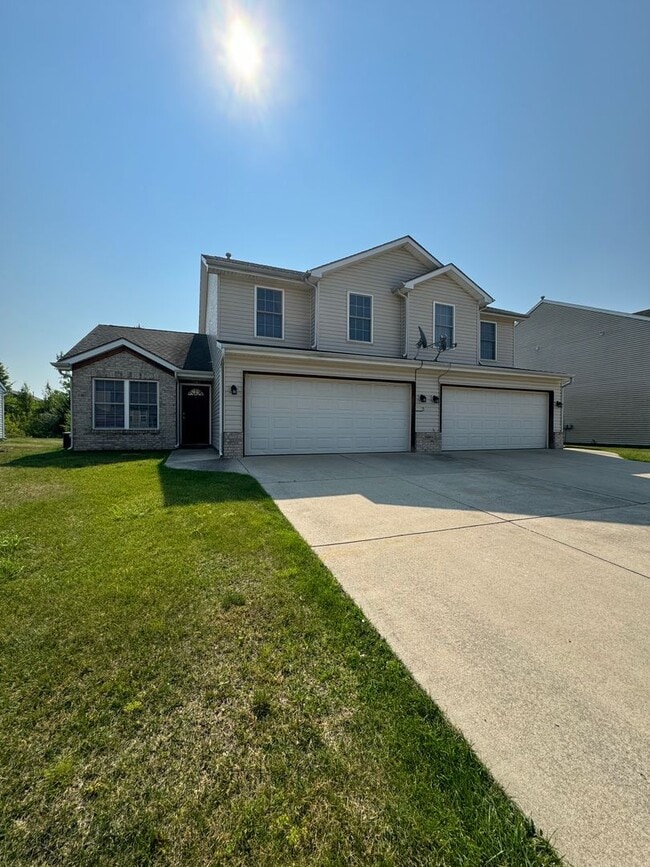 Building Photo - 3883-3887 Ledyard Unit 3887
