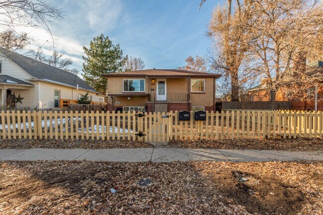Charming Upper Unit Duplex in the Heart of Englewood!