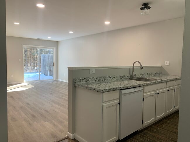 Building Photo - 3 Plantation Ln Unit C