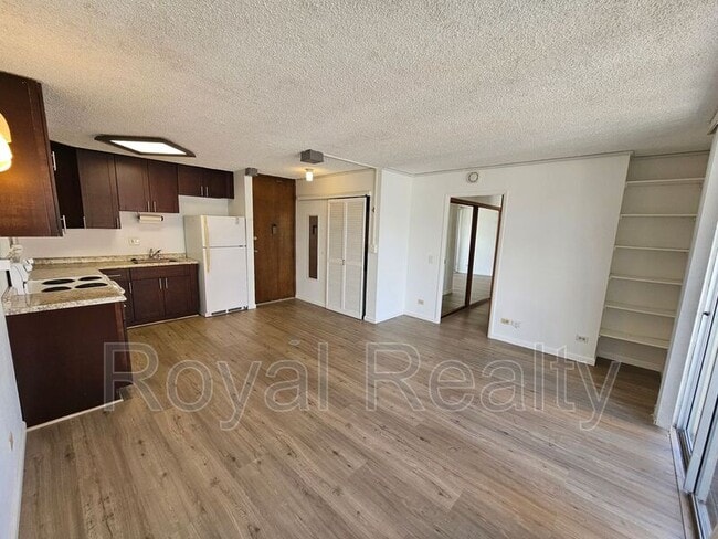 Building Photo - 2754 Kuilei St Unit #1102