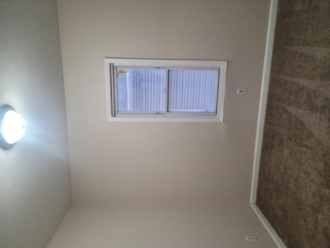 Photo - 1087 E 64th St