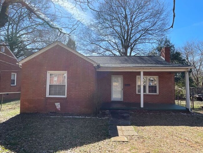 T.R. Lawing Realty Property - T.R. Lawing Realty Property House