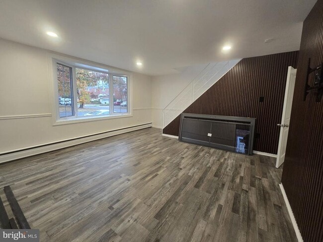 Photo - 15057 London Rd