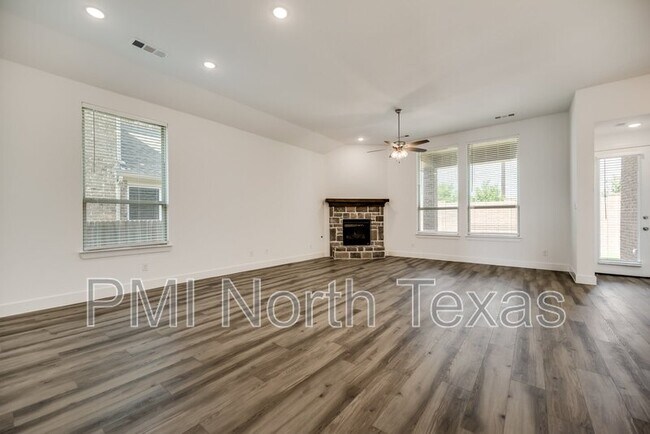 Photo - 405 Yellowstone Dr