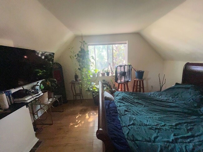 Building Photo - Great Duplex Unit Near Downtown Loveland