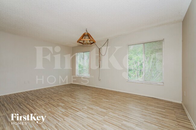 Photo - 1389 Trollman Ave