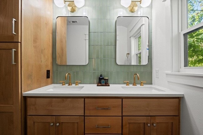 Photo - 4905 Duval St