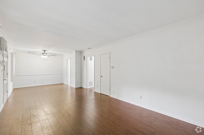 1BR, 1BA - 850SF - Living Room