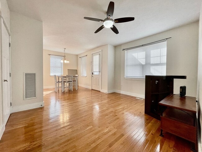 Four Bedroom Home in Eastown GR - Four Bedroom Home in Eastown GR