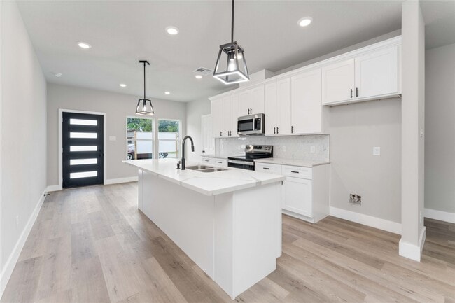 Photo - 5420 Lynnfield St