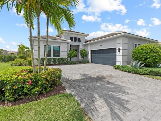 Photo - 5577 St Armands Way
