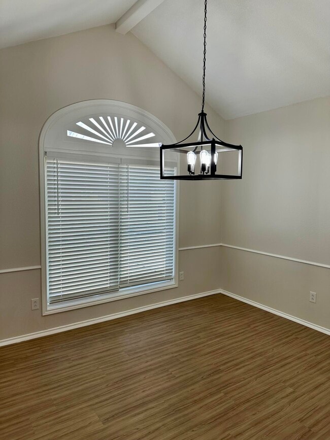 Photo - 5821 80th St