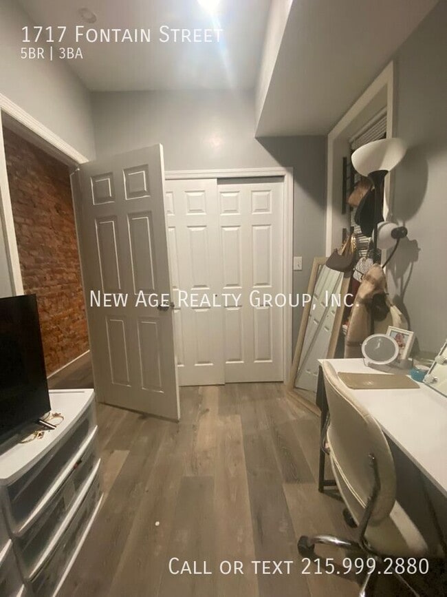 Photo - 1717 Fontain St