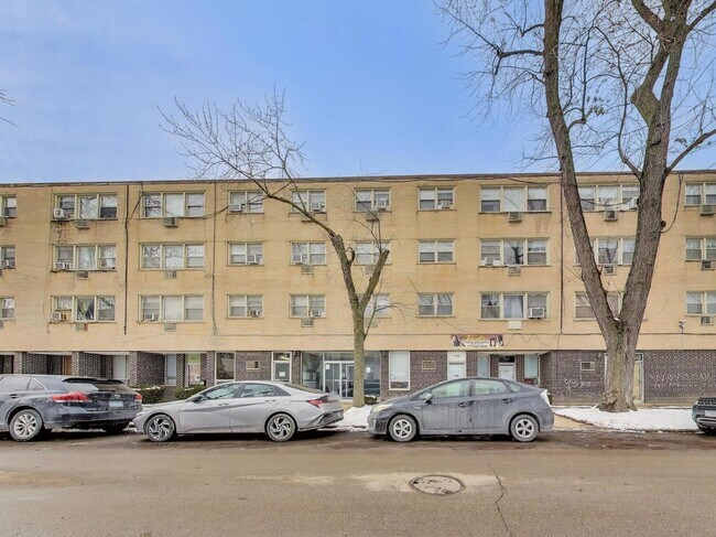 Photo - 7200 N Claremont Ave