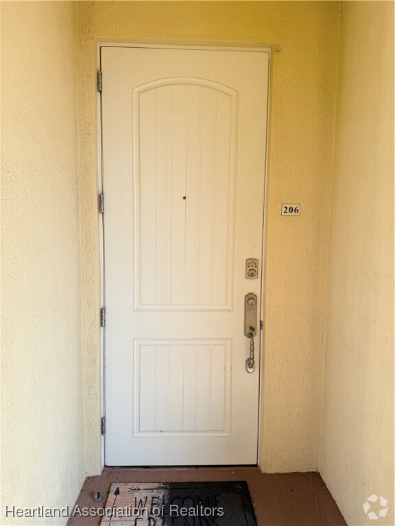 Building Photo - 2351 Lakeview Dr Unit 206 Rental