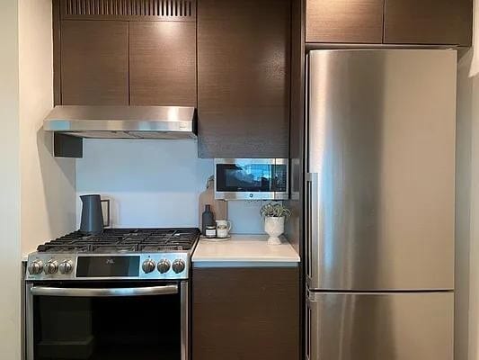 Building Photo - 315 W 33rd St Rental