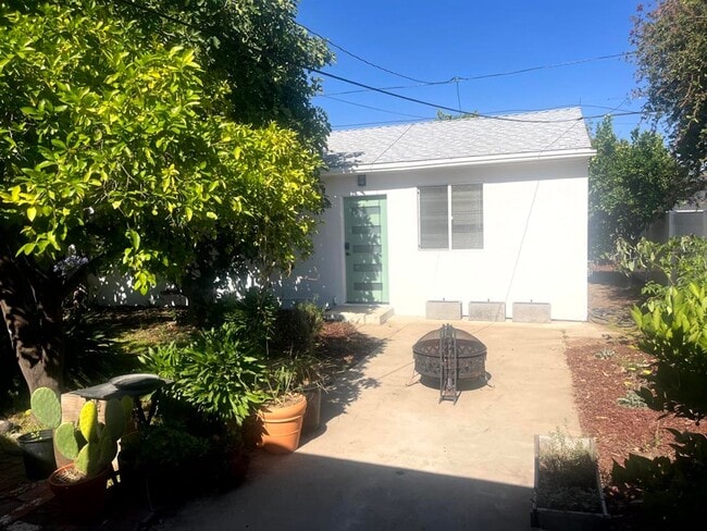 Photo - 5724-5726 Lemona Ave Unit 5726
