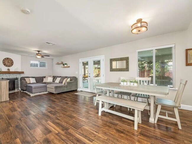 Photo - Beautifully Updated North Fresno 3/3