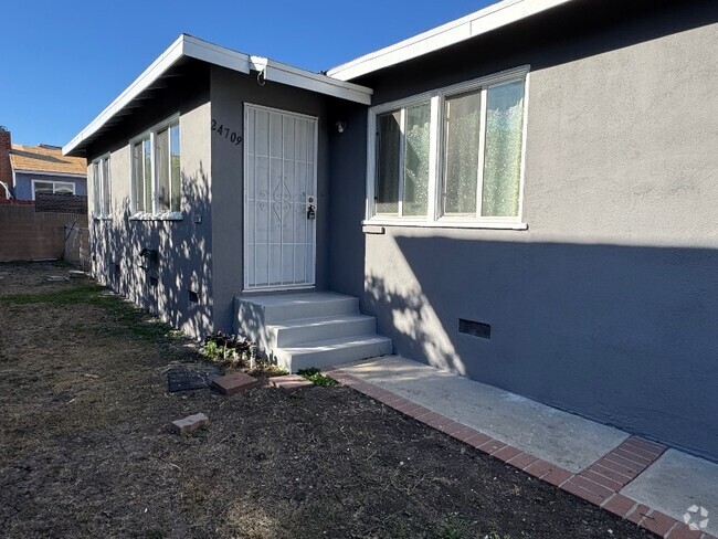 Building Photo - 24709 Cypress St Unit rear Rental