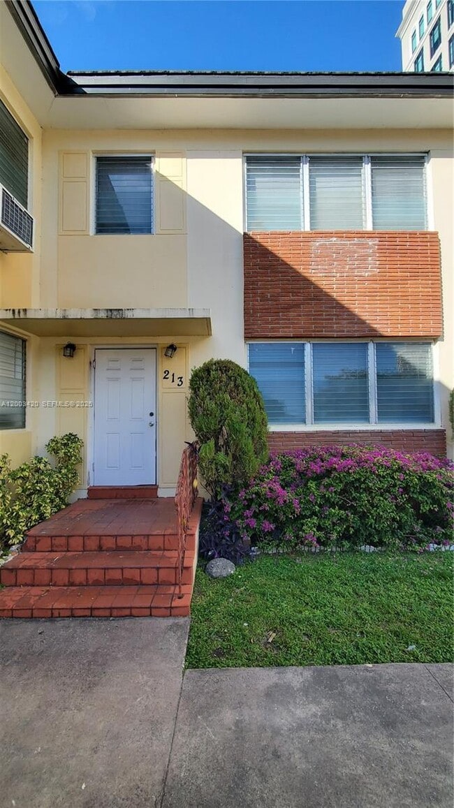 Photo - 215 Zamora Ave Unit 3