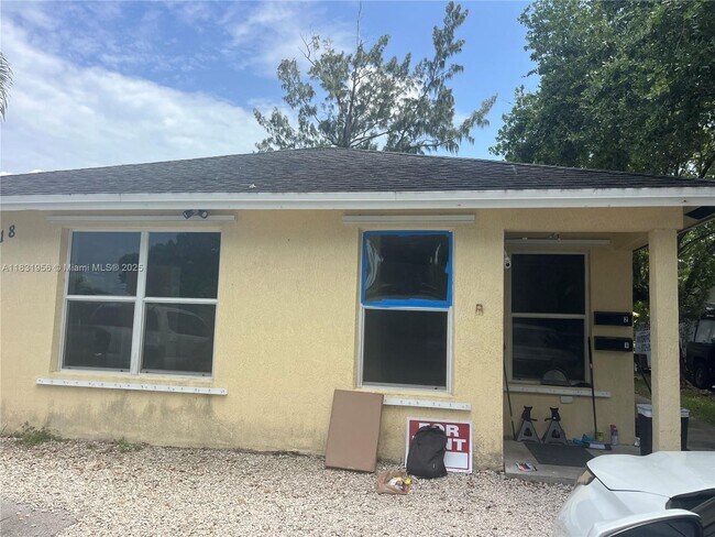 Photo - 818 SW 28th St Apartment Unit 1