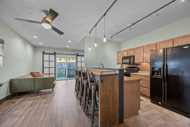 Photo - 123 Foxden Dr