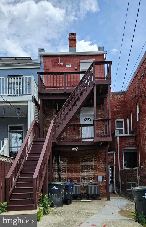 Building Photo - 2016 1st St NW