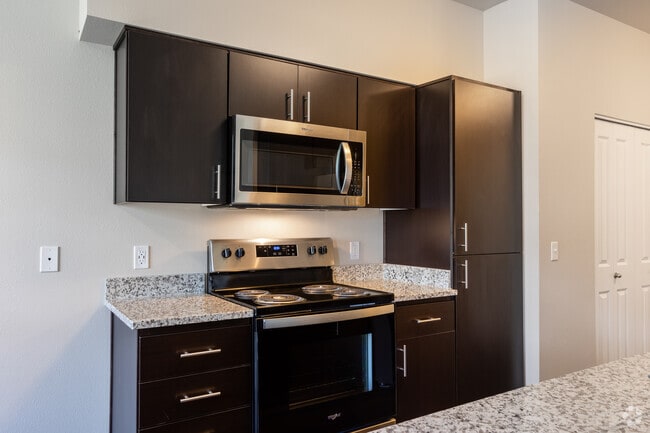 1 habitación, 1 baño - 750 pies cuadrados - Grove Ph II Apartamentos