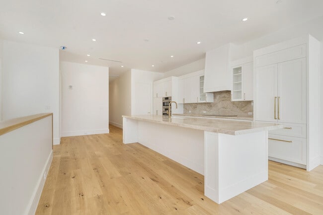 Photo - 261 Royal Poinciana Way