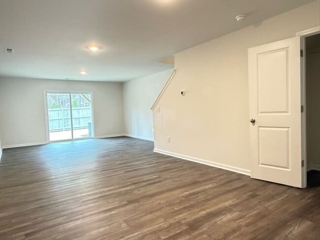 Photo - 3 Bedrooms 1 Garage & Open space one the Main Floor