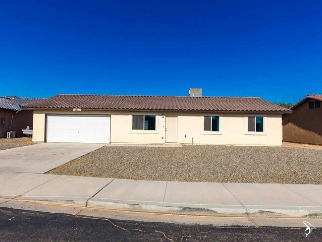 Building Photo - 3825 S Isabel Dr Rental