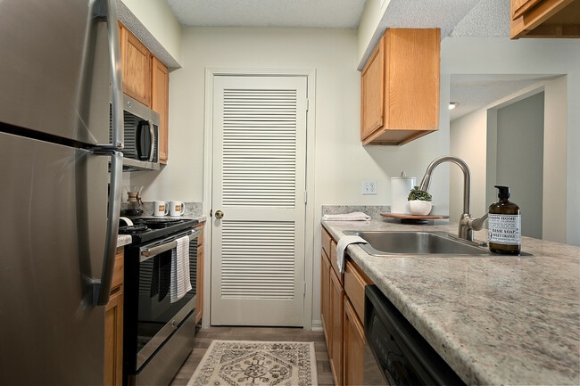 Riviera II - Kitchen