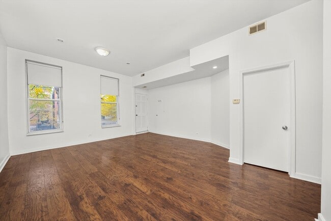 Photo - 1946 N Wilmot Ave Unidad 2