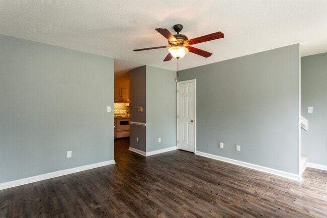 Photo - 139 Rollingwood Dr