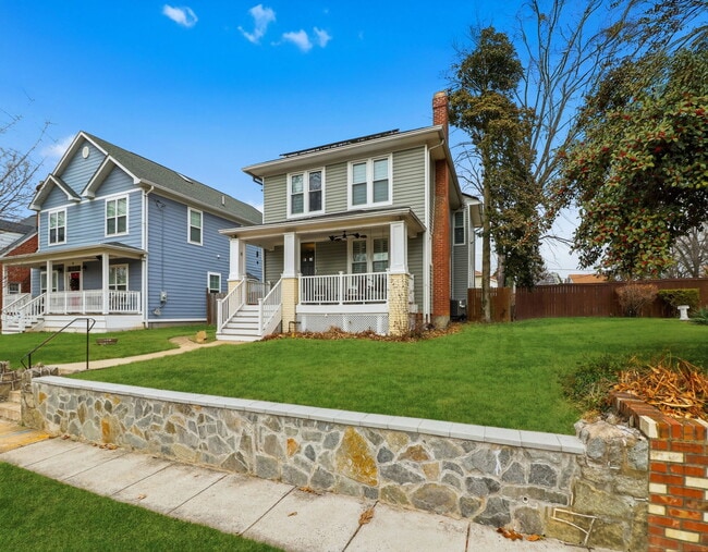 Photo - 30 Longfellow St NE