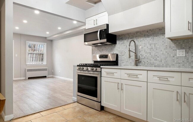 Photo - 25-53-53 College Point Blvd Unidad 1