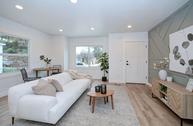 Photo - Beautiful 5 Bedroom Home in Sugarhouse